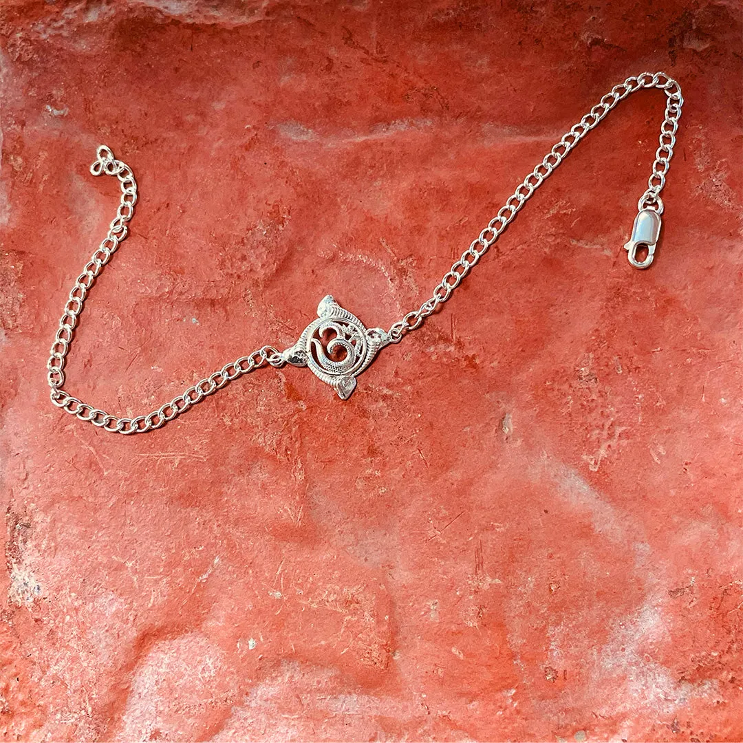 trueBrowns Men 925 Sterling Silver Textured Om Silver Chain Bracelet